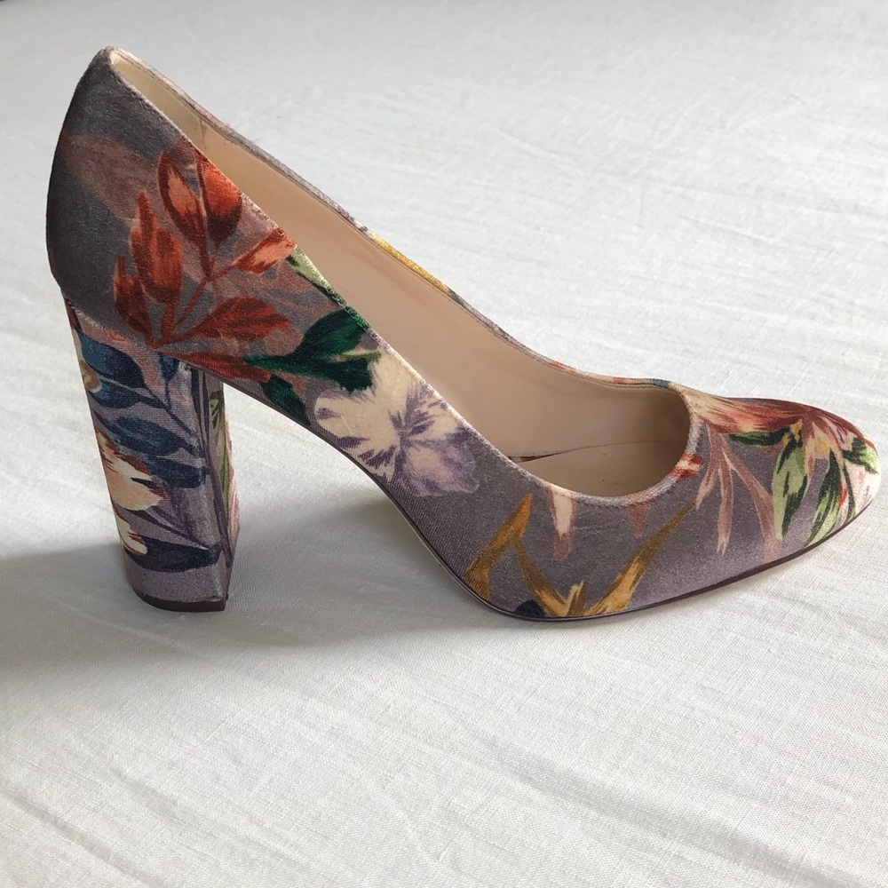 Nine West amazing floral velvet pumps